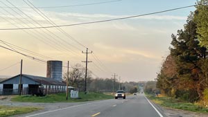 Heavens View Ministry - Divine Appointments - Road and Farm Barn on Roadtrip to Bridgeport - ALABAMA - Where the Spirit of the Lord is.